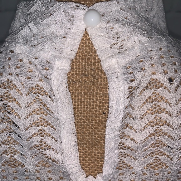 ✨ SOLD NWOT Gorgeous lace top - Picture 6 of 6